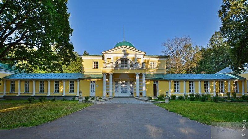 Главное здание в парке Братцево