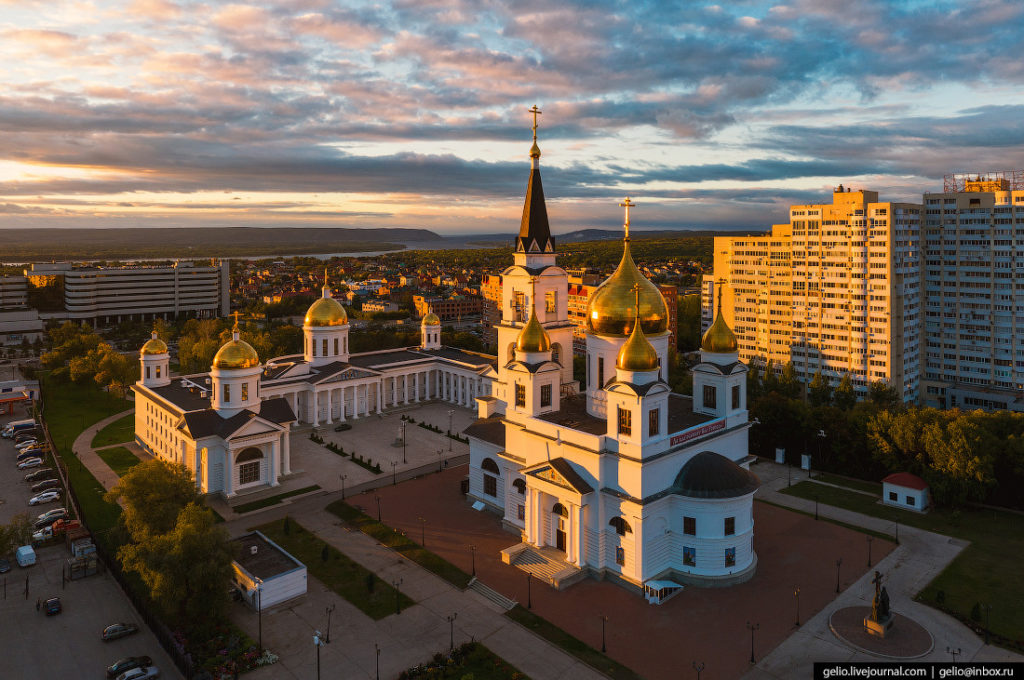 Храм в вечером на закате.