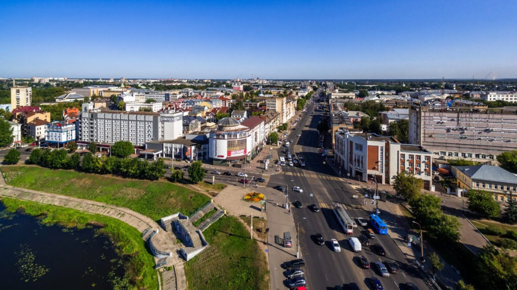 Перекрёсток улицы с машинами