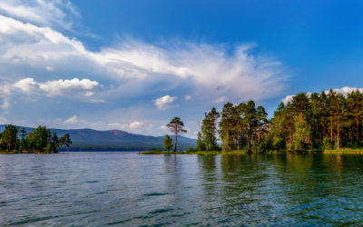 Кристально-чистые озера Урала: где отдохнуть и что посмотреть