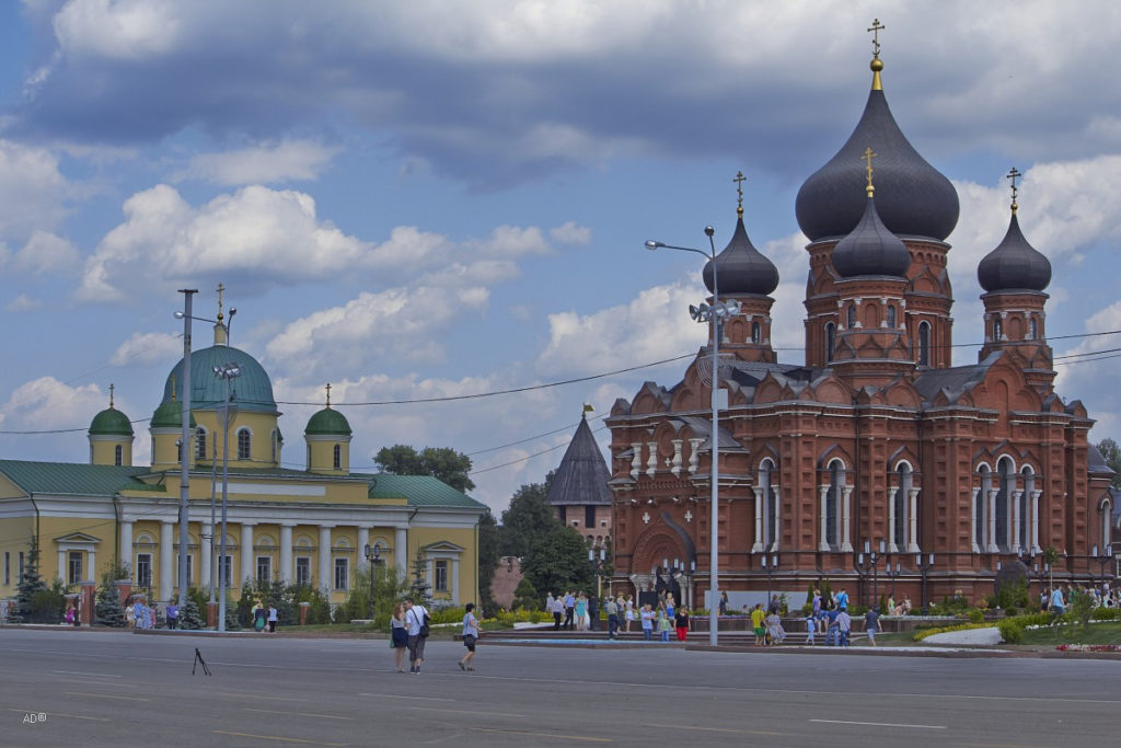 Площадь города с собором